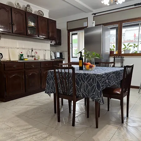 Cozy Two Bedroom Apartment, 2 Minutes From The * フィゲイラ・ダ・フォズ