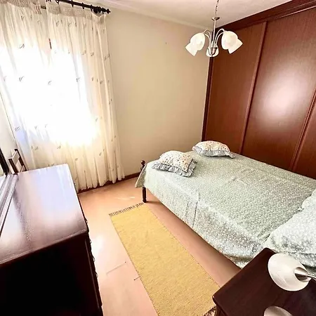 Cozy Two Bedroom Apartment, 2 Minutes From The * 菲盖拉-达福什