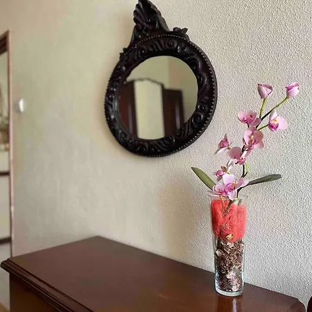 Cozy Two Bedroom Apartment, 2 Minutes From The 公寓 *