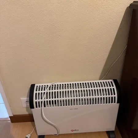Cozy Two Bedroom Apartment, 2 Minutes From The