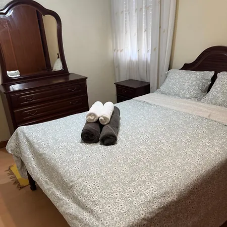 Cozy Two Bedroom Apartment, 2 Minutes From The 公寓 菲盖拉-达福什