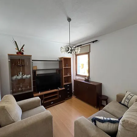 Cozy Two Bedroom Apartment, 2 Minutes From The 菲盖拉-达福什